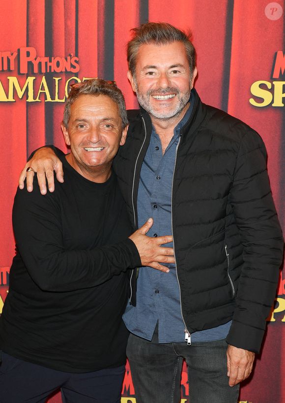 Jonathan Bermudes, Jérôme Anthony - Générale de la comédie musicale "Monty Python's Spamalot" mise en scène par PEF au théâtre de Paris le 28 septembre 2023. © Coadic Guirec/Bestimage