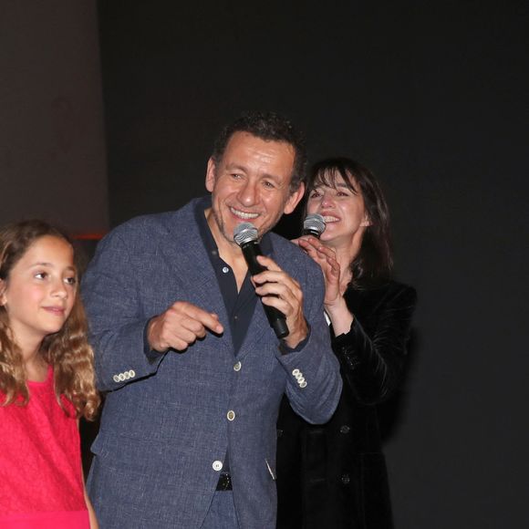 Exclusif - Prix Spécial - Présentation du film (dans 4 salles) par Kad Merad, Dany Boon (réalisateur du film) avec sa fille Sarah qu’il a fait jouer dans le film et Charlotte Gainsbourg  - Avant-première du film "La Vie pour de vrai" au cinéma Pathé Wepler à Paris le 18 avril 2023. © Bertrand Rindoff / Bestimage