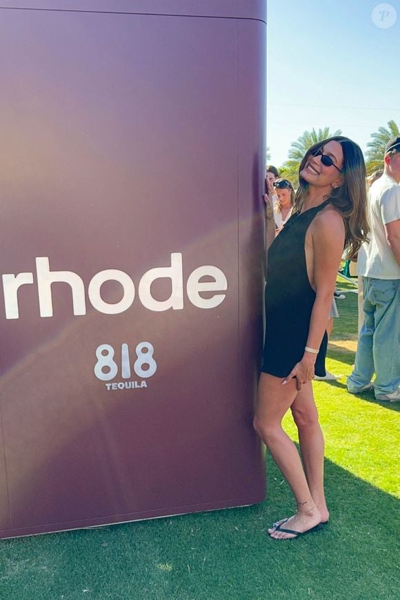 Les prix devraient rester autour de 20 à 35 euros pour les best-sellers.

Exclusif - Hailey Bieber assiste à l'événement 818 Tequila Outpost de sa meilleure amie Kendall Jenner pendant Coachella à Indio, en Californie.  ©Backgrid USA / Bestimage