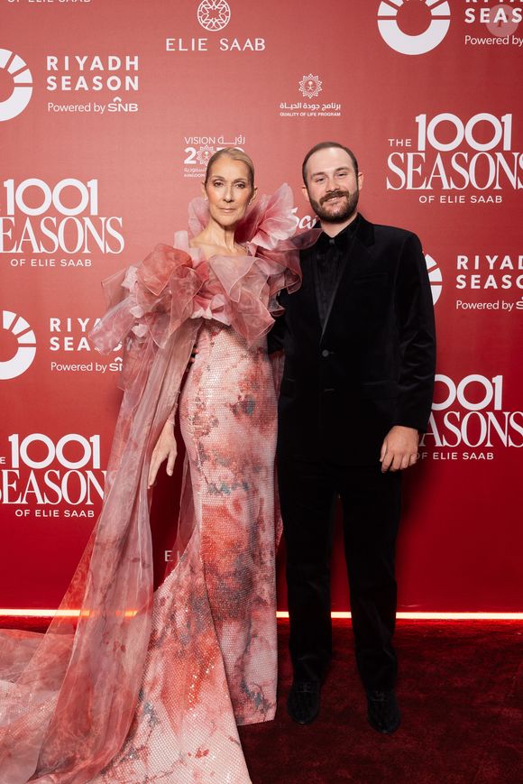 Celine Dion et son fils René-Charles Angélil au photocall du défilé anniversaire Elie Saab "1001 Seasons of Elie Saab" à l'espace "The Venue" à Riyad, Arabie saoudite le 13 novembre 2024. © Tiziano Da Silva / Bestimage