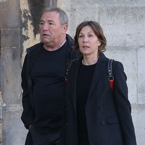 Le couple a connu un tournage compliqué pour "Camping" en 2006, marqué par leur rupture. Un moment sur lequel le réalisateur a bien voulu revenir dans l'émission "Pascal Praud et Vous", sur Europe 1 le 1er mai dernier.

Fabien Onteniente et Mathilde Seigner assistant aux funérailles de l'actrice française Nathalie Baye à l'église Saint-Sulpice, à Paris, France, le 24 avril 2026. Photo by Nasser Berzane/ABACAPRESS.COM