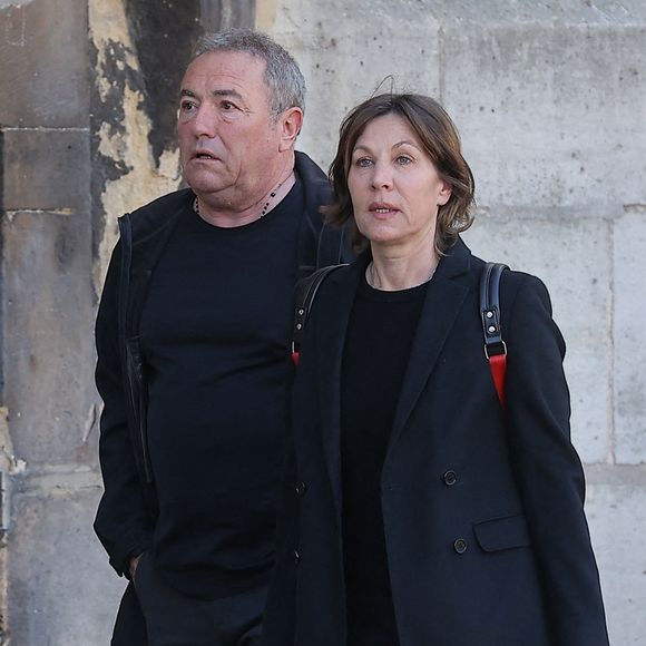 Le couple a connu un tournage compliqué pour "Camping" en 2006, marqué par leur rupture. Un moment sur lequel le réalisateur a bien voulu revenir dans l'émission "Pascal Praud et Vous", sur Europe 1 le 1er mai dernier.

Fabien Onteniente et Mathilde Seigner assistant aux funérailles de l'actrice française Nathalie Baye à l'église Saint-Sulpice, à Paris, France, le 24 avril 2026. Photo by Nasser Berzane/ABACAPRESS.COM