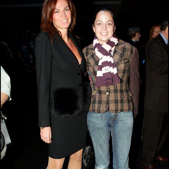 Rosalie Van Breemen et sa fille Anouchka Delon au défilé Valentino en 2006. RINDOFF-BORDE / BESTIMAGE