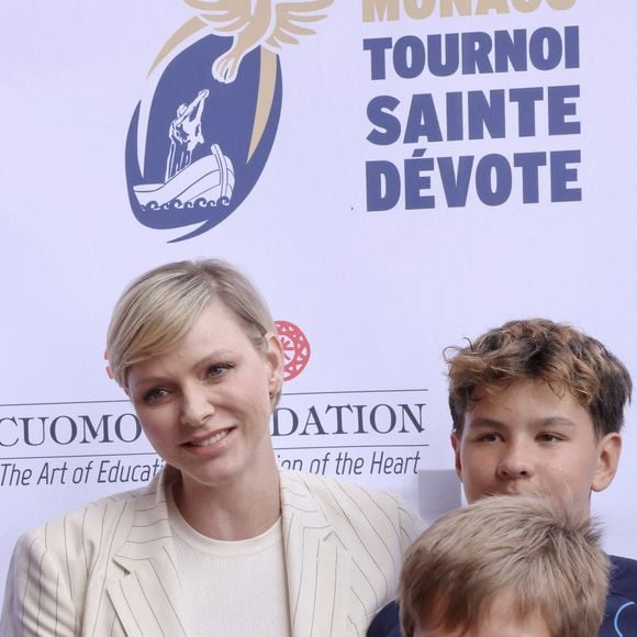 La princesse Charlene de Monaco - Le prince Albert II de Monaco et la princesse Charlene de Monaco ont assisté aux phases finales du 12eme Tournoi Sainte Devote et remis la coupe au vainqueur, l'Afrique du Sud, au stade Louis II de Monaco, le 20 avril 2024. 
© Claudia Albuquerque/Bestimage