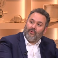 "Mon boulot, c'est faire en sorte de passer devant" : Comment Bruce Toussaint travaille-il pour concurrencer Télématin ?