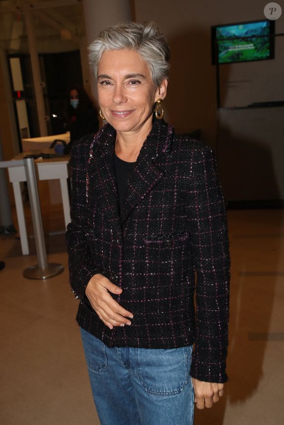 "Stupeur. Émerveillement. Grand-merveillement !! Il a 5 jours. Il est le fils de ma fille. Mon petit-fils", a annoncé la journaliste sur Instagram, en légende d'une photo d'elle et le nouveau-né.

Elisabeth Quin - Dîner des Amis du Musée d’Art Moderne à Paris, France, le 18 Octobre 2022.

© Bertrand Rindoff / BestImage