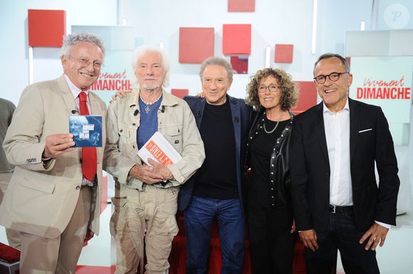 Nelson Monfort, Hugues Aufray, Michel Drucker, Mireille Dumas et Emmanuel Chaunu lors de l'enregistrement de l'émission "Vivement dimanche" à Paris, FRanxce, le 9 septembre 2025 et diffusée le 12 octobre 2025 sur France 3. © Guillaume Gaffiot/Bestimage