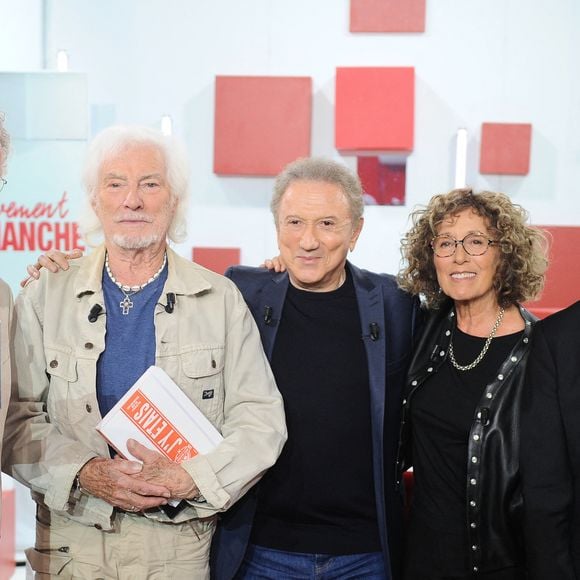 Nelson Monfort, Hugues Aufray, Michel Drucker, Mireille Dumas et Emmanuel Chaunu lors de l'enregistrement de l'émission "Vivement dimanche" à Paris, FRanxce, le 9 septembre 2025 et diffusée le 12 octobre 2025 sur France 3. © Guillaume Gaffiot/Bestimage