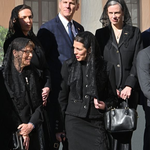 La princesse Caroline de Hanovre, la princesse Stéphanie de Monaco, Charlotte Casiraghi, Pierre Casiraghi et Béatrice Borromeo - Cérémonie de bienvenue pour le Pape Léon XIV au Palais Princier de Monaco suivie de la visite de courtoisie - Visite historique du pape Léon XIV à Monaco le 28 mars 2026.
© Bruno Bebert - Dominique Jacovides / Bestimage