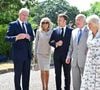 Un luxueux coffret d’aquarelle gravé au nom de Charles III et un panier de gourmandises françaises ont complété cet échange de présents très personnels.
Déambulation d'Emmanuel Macron, président de la République Française, et de la Première dame Brigitte Macron, dans les jardins du château de Windsor avec le roi Charles III d'Angleterre et Camilla Parker Bowles, reine consort, le 9 juillet 2025.
© Jeanne Accorsini / Pool / Bestimage