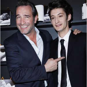 Pierre Niney a reçu un cadeau de Jean Dujardin qu'il ne quitte jamais

Jean Dujardin et Pierre Niney - Cocktail chez Chaumet pour les révélations des César Place Vendôme a Paris. © OLIVIER BORDE / BESTIMAGE