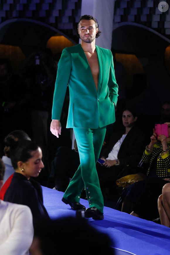 Anthony Colette - Défilé de mode féminine prêt à porter Printemps/Été 2024 Pierre Cardin à l'Espace Niemeyer lors de la fashion week à Paris le 25 septembre 2023.

© Christophe Clovis / Bestimage