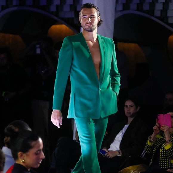 Anthony Colette - Défilé de mode féminine prêt à porter Printemps/Été 2024 Pierre Cardin à l'Espace Niemeyer lors de la fashion week à Paris le 25 septembre 2023.

© Christophe Clovis / Bestimage