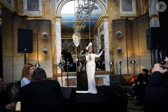 Il a retrouvé l'artiste fantasque Hélène in Paris qui lance son album "Jamais dire jamais"

Hélène In Paris - Hélène in Paris présente son nouvel album à l'Hôtel de Crillon, A Rosewood Hotel à Paris le 4 février 2025.

© Jack Tribeca / Bestimage