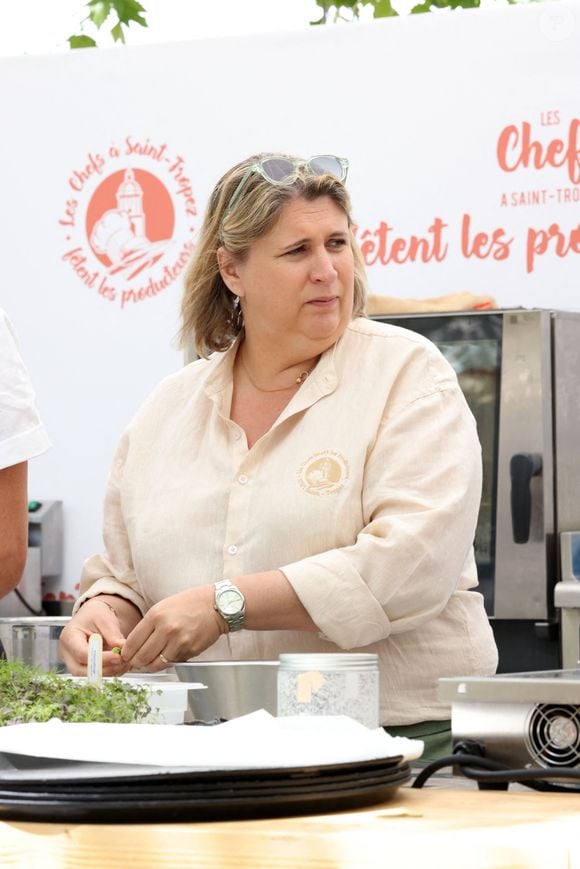 Les Chefs à Saint-Tropez fêtent les producteurs - Démonstration culinaire avec La Cheffe Stéphanie Le Quellec - La Scène - Paris et Les Candidats Quentin Maufrais et Jorick Dorignac - TopChef 2024, le 6 mai 2024, place des Lices à Saint-Tropez.

Photo : Stéphanie Le Quellec - La Scène - Paris © Jean-Marc Lhomer/Bestimage