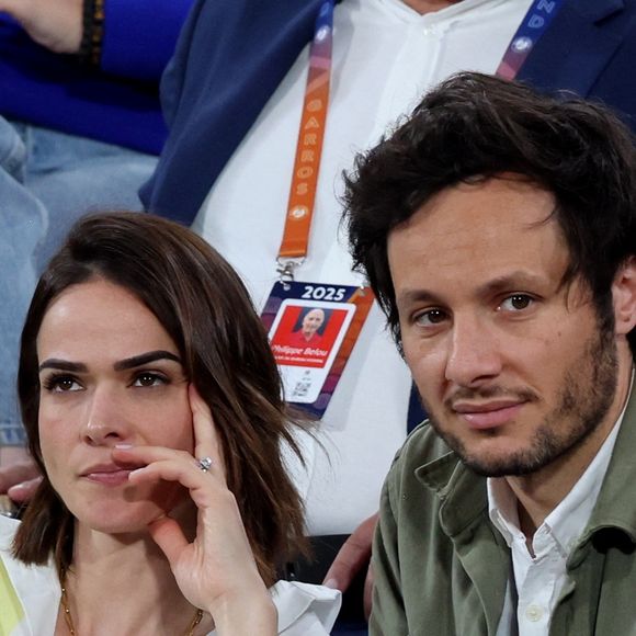 Le chanteur Vianney et sa femme Catherine Robert en tribunes lors des Internationaux de France de Tennis de Roland Garros 2025, à Paris, France, le 6 juin 2025. 

© Jacovides-Moreau/Bestimage