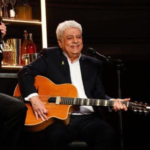 Exclusif - Enrico Macias lors de l'enregistrement de l'émission "Laurent Gerra, l'anniversaire événement" présentée par S.Bern et qui sera diffusée le 7 juin 2025 sur France 2, au théâtre Marigny, à Paris, France, le 28 avril 2025. © Clovis-Moreau/Bestimage