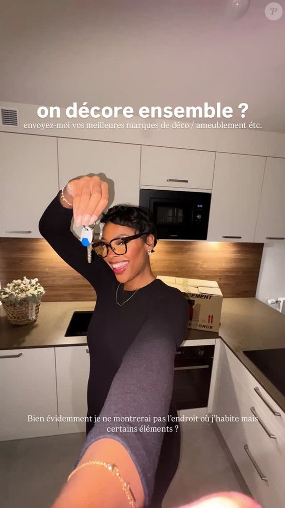 Sur Instagram, elle partage sa première photo dans sa nouvelle cuisine avec le trousseau de clés à la main.

Angelique Angarni-Filopon sur Instagram le 8 novembre 2025