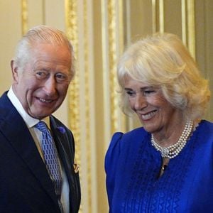 Le roi Charles III et son épouse, accompagnés de Melania et Donald Trump visitent la Royal Collection Exhibition du château de Windsor. © PA Photo/ Bestimage