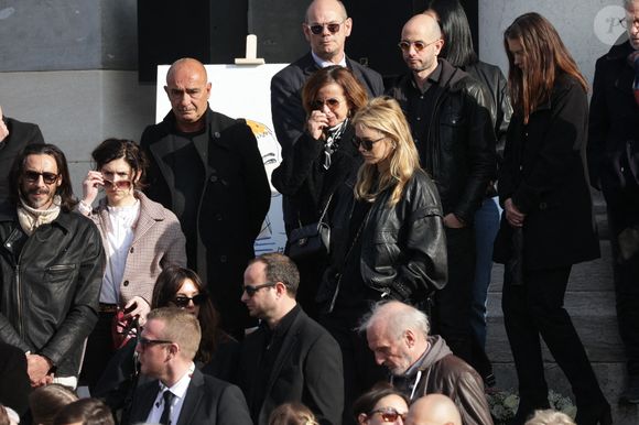 Virginie Efira aux obsèques de l'actrice belge Emilie Dequenne au crématorium du cimetière du Père Lachaise à Paris, France, le 26 mars 2025. Emilie Dequenne, qui avait remporté le prix de la meilleure actrice au Festival de Cannes en 1999 pour son premier rôle dans le film Rosetta des Dardenne, est décédée à l'âge de 43 ans des suites d'un cancer rare des glandes surrénales. Photo par Nasser Berzane/ABACAPRESS.COM