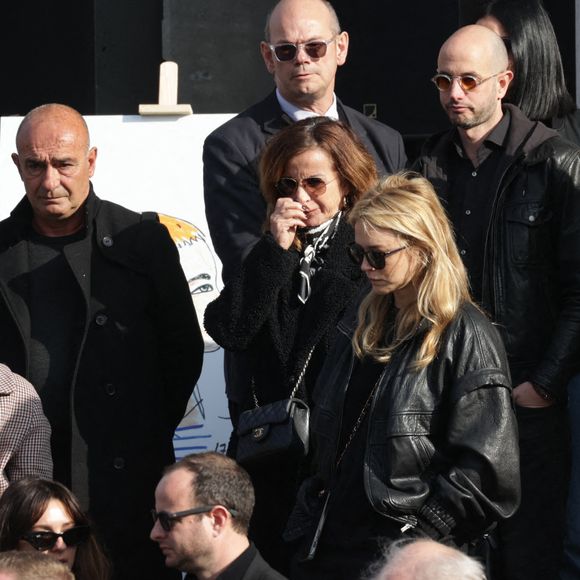 Virginie Efira aux obsèques de l'actrice belge Emilie Dequenne au crématorium du cimetière du Père Lachaise à Paris, France, le 26 mars 2025. Emilie Dequenne, qui avait remporté le prix de la meilleure actrice au Festival de Cannes en 1999 pour son premier rôle dans le film Rosetta des Dardenne, est décédée à l'âge de 43 ans des suites d'un cancer rare des glandes surrénales. Photo par Nasser Berzane/ABACAPRESS.COM