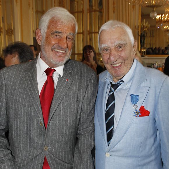 Autre homme très important dans la vie du Magnifique, Charles Gérard était un ami de longue date de l'acteur

Exclusif - Jean-Paul Belmondo est venu assister à la décoration de son ami Charles Gérard (Chevalier de l'ordre national du mérite) au ministère de la Culture et de la Communication le 20 avril 2012. AGENCE / BESTIMAGE