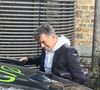 Stéphane Plaza en larmes à la sortie de son procès après avoir été reconnu coupable de "violences habituelles par concubin" et condamné à 12 mois de prison avec sursis, à Paris, France, le 18 février 2025. L'agent immobilier de 54 ans est jugé pour "violences physiques et/ou psychologiques habituelles par concubin" entre 2018 et 2022 sur une ancienne compagne, Amandine, ainsi que pour "violences psychologiques habituelles par concubin" sur Paola, entre 2021 et 2022. © Florian Savina/Bestimage