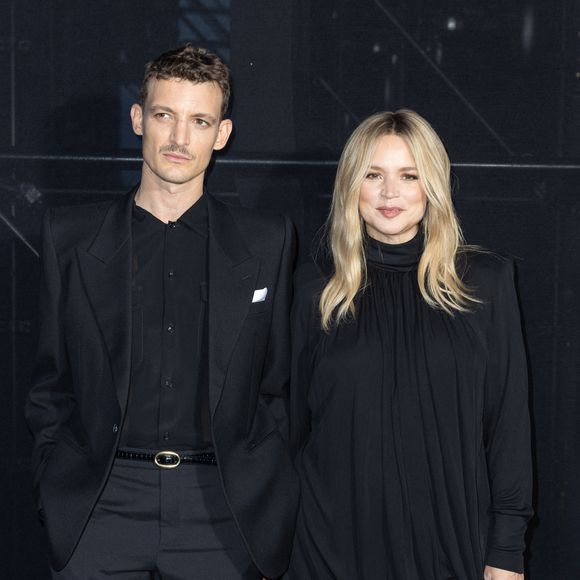 Niels Schneider et sa compagne Virginie Efira - Photocall du défilé Saint Laurent Womenswear Printemps/été 2024 dans le cadre de la Fashion week de Paris le 26 septembre 2023 à Paris. © Olivier Borde/Bestimage