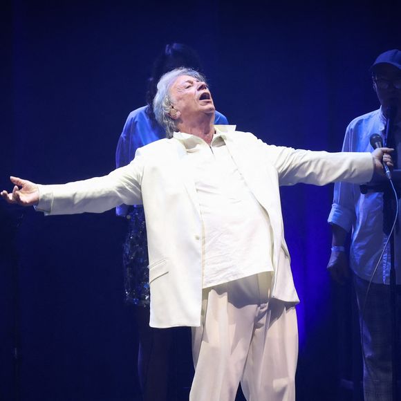 Exclusif - Hervé Vilard retrouve son public le temps d'un concert à la salle Pleyel à Paris avant de partir en tournée pour une cinquantaine de dates. Paris le 25 octobre 2026. © Jack Tribeca / Bestimage