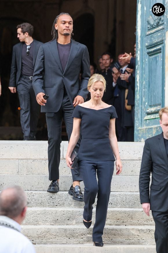 Audrey Crespo-Mara et son fils Sékou - Sorties des obsèques de Thierry Ardisson en l’église Saint-Roch de Paris, France, le 17 juillet 2025. © Clovis-Jacovides/Bestimage