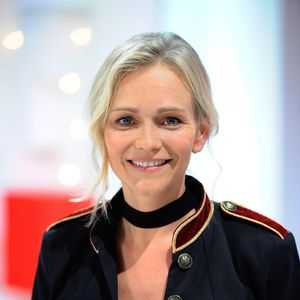 Et d'ajouter : " C'est un métier assez clinique. L'intermittence du spectacle, comme on dit (rires)"

Exclusif - Claire Borotra - Enregistrement de l'émission vivement dimanche au studio gabriel le 8 octobre 2018. Diffusion le 14 octobre 2018 sur france 2 . © Guillaume Gaffiot / Bestimage