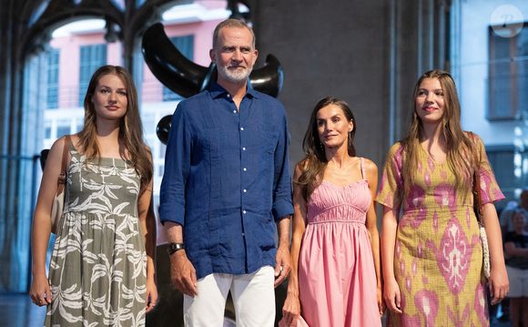 Le roi Felipe VI, la reine Letizia, la princesse héritière Leonor et la princesse Sofia visitent l'exposition "Paysage-Miro" de Joan Miro à La loge de Palma à Majorque, le 5 août 2025. LALO YASKY / BESTIMAGE