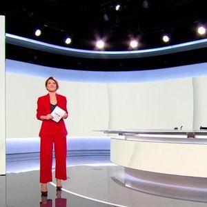 Mélanie Taravant, joker de Julian Bugier au journal télévisé de 13 heures sur France 2, lundi 20 octobre 2025.