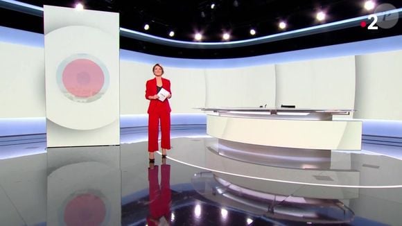Mélanie Taravant, joker de Julian Bugier au journal télévisé de 13 heures sur France 2, lundi 20 octobre 2025.