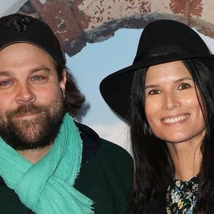 Sur son compte Instagram, l'actrice de 41 ans Flavie Pean a partagé une photo toute en tendresse pour célébrer une date très spéciale dans la vie de sa famille avec Arthur Jugnot. 

Arthur Jugnot et sa femme Flavie Péan à la oirée de gala pour la première de la comédie musicale. 
Photo par Coadic Guirec/Bestimage