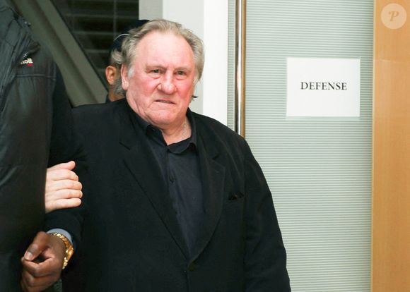 Gérard Depardieu a son procès pour agressions sexuelles sur deux femmes lors d'un tournage de film en 2021, au tribunal correctionnel de Paris le 26 mars 2025.

© Denis Guignebourg / Bestimage