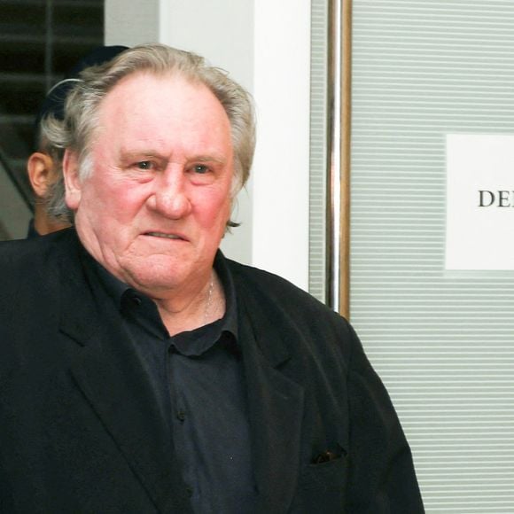 Gérard Depardieu a son procès pour agressions sexuelles sur deux femmes lors d'un tournage de film en 2021, au tribunal correctionnel de Paris le 26 mars 2025.

© Denis Guignebourg / Bestimage