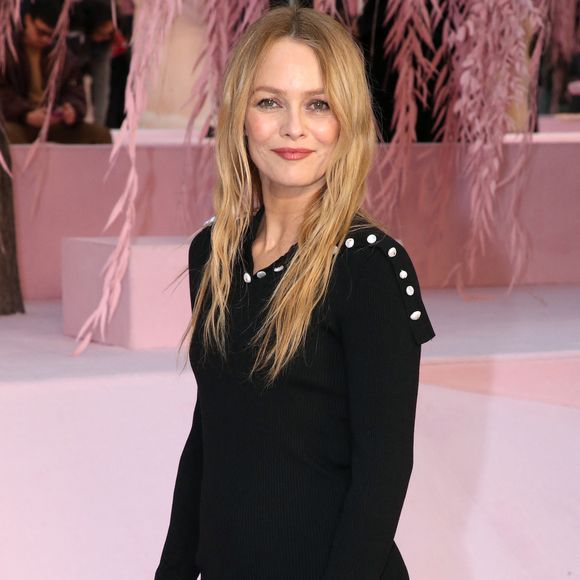 Fait particulièrement touchant, ses deux enfants, Lily-Rose et Jack, ont également participé à cet opus.

Vanessa Paradis - Défilé de Mode Chanel - Front Row, Collection Haute Couture Printemps/Été 2026, dans le cadre de la Fashion Week de Paris, France, le 27 Janvier 2026.

© Bertrand Rindoff / Bestimage