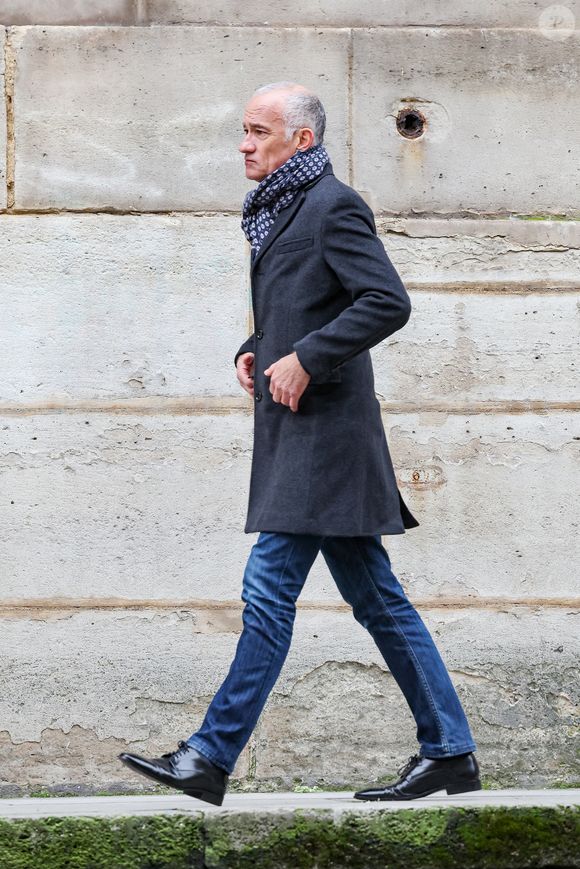 Gilles Bouleau - Sortie des obsèques de C.Laborde  en l’église Saint-Roch à Paris, le 6 février 2025. Décédée le 28 janvier 2025 à l'âge de 73 ans, l'ancienne présentatrice météo de TF1 (1988 - 2017) était atteinte de la maladie neurodégénérative à corps de Lewy. 
© Jacovides - Moreau / Bestimage