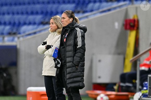 Sonia Bompastor et Camille Abily (lyon) - Match de Ligue Des Champions Féminine 2023 (LDC) "Lyon - Saint-Pölten (2-0)" au Groupama stadium, le 22 novembre 2023.