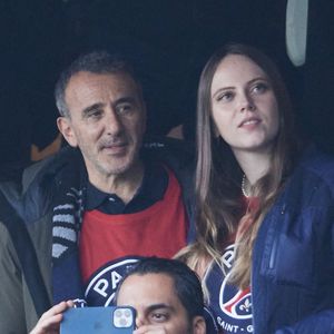 Elie Semoun papa d'un bébé avec Aude

Elie Semoun et sa compagne Aude - Célébrités dans les tribunes de la demi-finale retour de Ligue des champions entre le PSG face au Borussia Dortmund (0-1) au Parc des Princes à Paris. © Cyril Moreau/Bestimage