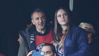 Elie Semoun papa d'un bébé à 62 ans avec Aude, 34 ans de moins : ce que l'on sait sur la mère de son deuxième fils