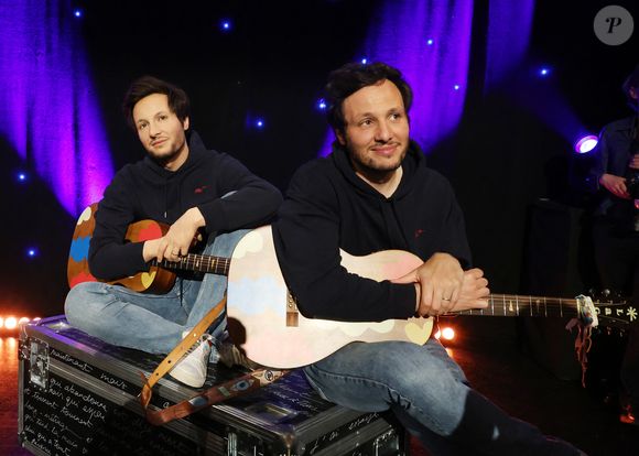 "Merci aux artisans pour tant de cœur à l’ouvrage. Merci Nikos pour tes mots ce soir-là", a également écrit le chanteur.

Vianney inaugure sa statue de cire au musée Grévin à Paris le 27 mai 2025.

© Denis Guignebourg / Bestimage