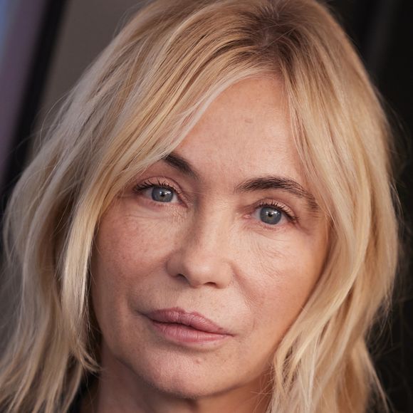 Interviewée il y a plusieurs années par le magazine "ELLE", Emmanuelle Béart avait confié avec beaucoup de regrets qu'il n'était "pas facile de vieillir dans ce métier quand on est une femme". 

Emmanuelle Béart (marraine de l'association) lors du lancement de la campagne 2024 d'appel aux dons  pour lutter contre la précarité énergétique "Stop exclusion énergétique", à Paris, France © Cyril Moreau/Bestimage