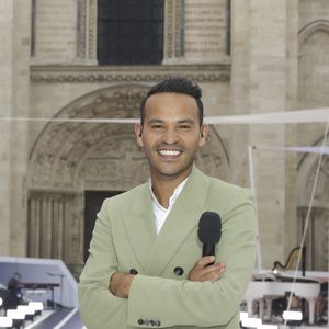 Mohamed Bouhafsi lors du dernier relais de La Flamme Olympiques avant la cérémonie d'ouverture des Jeux Olympiques (JO) de Paris 2024 à Saint-Denis, Seine Saint-Denis, France, le 26 juillet 2024. © Melloul-Tribeca/Bestimage