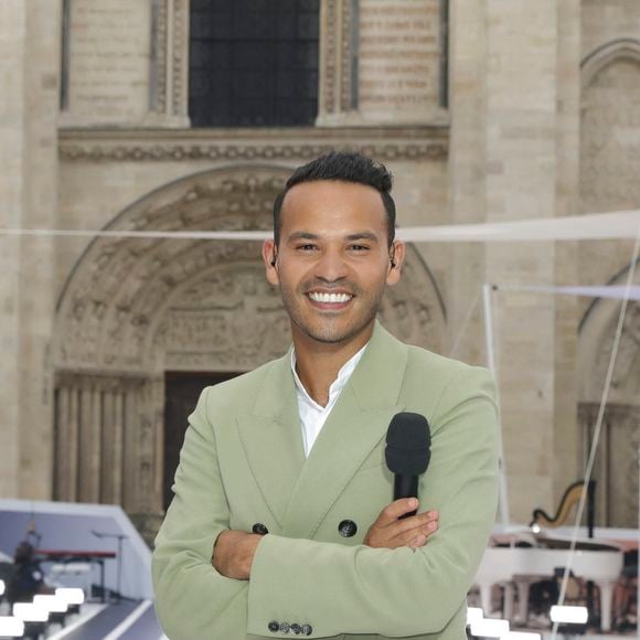 Mohamed Bouhafsi lors du dernier relais de La Flamme Olympiques avant la cérémonie d'ouverture des Jeux Olympiques (JO) de Paris 2024 à Saint-Denis, Seine Saint-Denis, France, le 26 juillet 2024. © Melloul-Tribeca/Bestimage