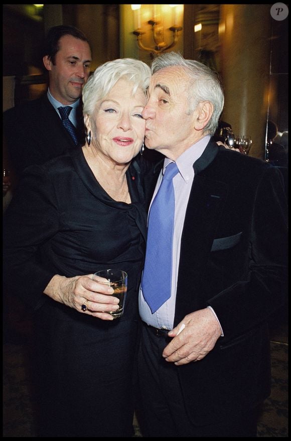 Archives - Line Renaud et Charles Aznavour à l'anniversaire des 70 ans de Danielle Darrieux au théâtre des Bouffes Parisiens, à Paris.
RINDOFF-CASTEL / BESTIMAGE