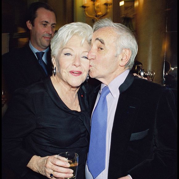 Archives - Line Renaud et Charles Aznavour à l'anniversaire des 70 ans de Danielle Darrieux au théâtre des Bouffes Parisiens, à Paris.
RINDOFF-CASTEL / BESTIMAGE