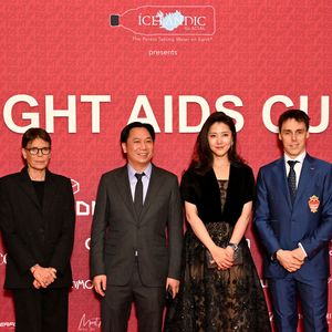 Semi-exclusif - La princesse Stéphanie de Monaco et son fils Louis Ducruet avec l'un des sponsors de la marque d'eau minérale Icelandic glacial, durant la soirée de gala du "Fight Aids Cup 2026" à l'hôtel Fairmont Monte-Carlo à Monaco, le 24 janvier 2026 après la sixième édition de la Fight Aids Cup, un match de football caritatif au stade Louis II qui a opposé l'équipe du Cirque FC de la princesse Stéphanie et les Barbagiuans du prince Albert. Ce match de charité a pour but de soutenir Fight Aids Monaco, association qui lutte contre le virus du VIH, soutenue par l'AS Monaco, et dont la princesse Stéphanie en est la présidente. Dans l'équipe du prince, il y a notamment Charles Leclerc, Youri Djorkaeff, en capitaine Louis Ducruet et Ludovic Giuly en coach heureux car son équipe a remporté la rencontre aux pénalties et malgré la présence de Christian Karembeu ou d'Andriy Chevtchenko venus en renfort dans l'équipe du cirque. C'est la princesse Stéphanie qui a donné le coup d'envoi au côté de Paul Pogba.© Bruno Bebert / Bestimage