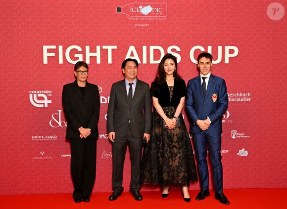 Semi-exclusif - La princesse Stéphanie de Monaco et son fils Louis Ducruet avec l'un des sponsors de la marque d'eau minérale Icelandic glacial, durant la soirée de gala du "Fight Aids Cup 2026" à l'hôtel Fairmont Monte-Carlo à Monaco, le 24 janvier 2026 après la sixième édition de la Fight Aids Cup, un match de football caritatif au stade Louis II qui a opposé l'équipe du Cirque FC de la princesse Stéphanie et les Barbagiuans du prince Albert. Ce match de charité a pour but de soutenir Fight Aids Monaco, association qui lutte contre le virus du VIH, soutenue par l'AS Monaco, et dont la princesse Stéphanie en est la présidente. Dans l'équipe du prince, il y a notamment Charles Leclerc, Youri Djorkaeff, en capitaine Louis Ducruet et Ludovic Giuly en coach heureux car son équipe a remporté la rencontre aux pénalties et malgré la présence de Christian Karembeu ou d'Andriy Chevtchenko venus en renfort dans l'équipe du cirque. C'est la princesse Stéphanie qui a donné le coup d'envoi au côté de Paul Pogba.© Bruno Bebert / Bestimage
